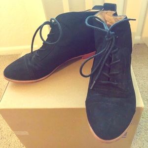 Black velvet ankle booties!